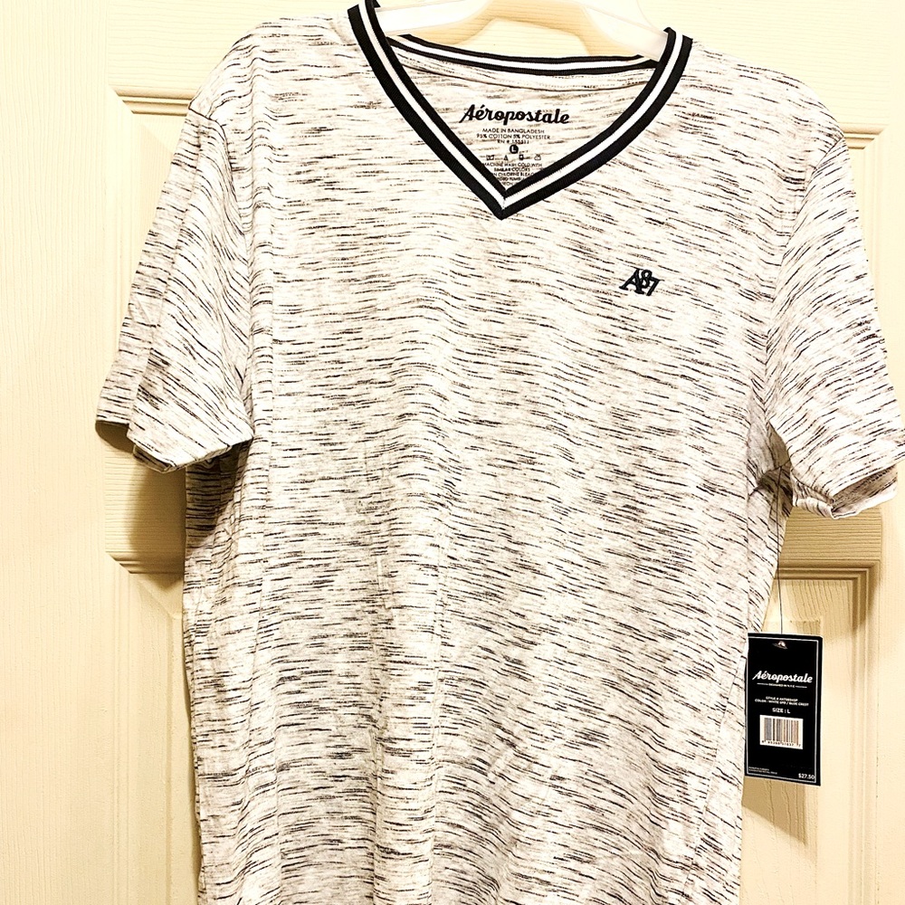 NWT Aeropostale Men’s V Neck T Shirt